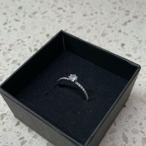 Dainty diamond ring (6-prong)